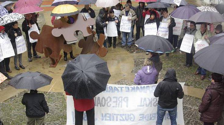 Asteburuko "Elkartasun uholdean" identifikatuak eta "traba ugari" izan dituztela salatu dute