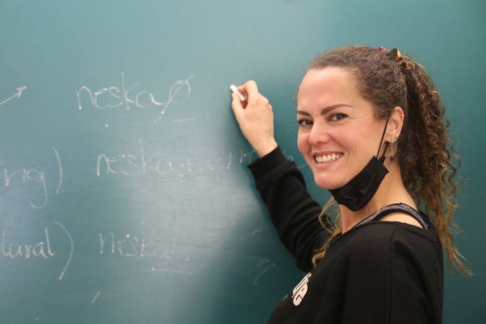 Damaris Ojeda: "Behin galdetu nion zela esaten zen ‘te amo’ euskaraz eta berak papertxo batean idatzi zidan"