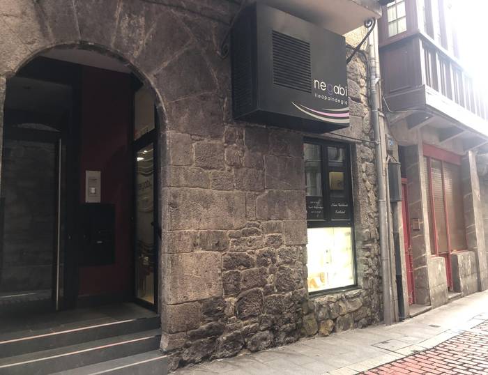 Lapurretan egin dute Negabi ile-apaindegian