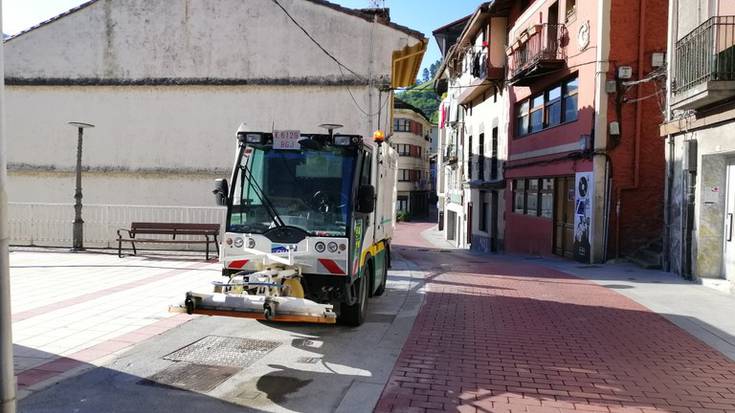Herriko espaloien garbiketa berezia