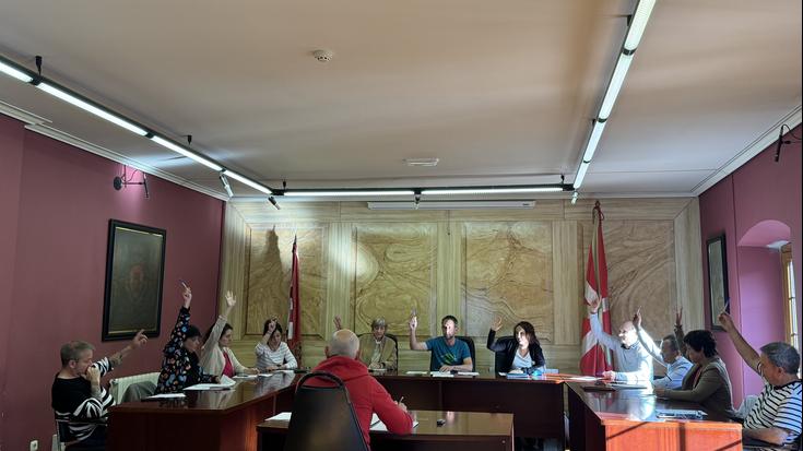 Kalteak jasan dituzten negozioei zerga hobariak eta laguntza ematea erabaki zuen osokoak
