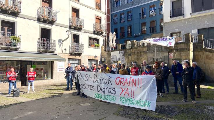 Herri Ekimen Legegilearen aldeko aldarria eraman zuten Martxoaren 8ko mobilizazioetara