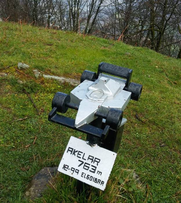 Kolorez aldatzen den autoa