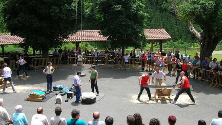 Ezoziko plaza bete egin zen atzoko jaietan