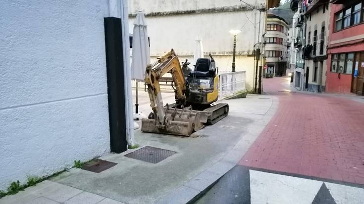 Espaloiko baldosak ipiniko dituzte