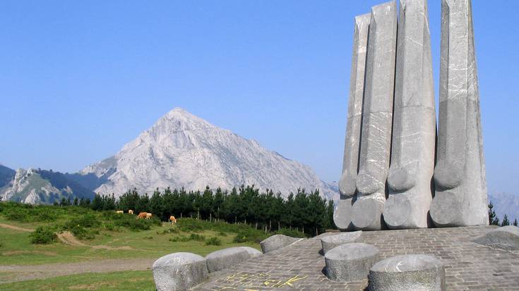 Maiatzak 12, Kanpazar Besaide Udala Mendi Irteera