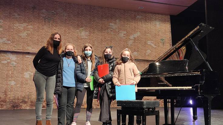 Musika Eskolako pianojoleak Arrasateko Amaia Antzokian