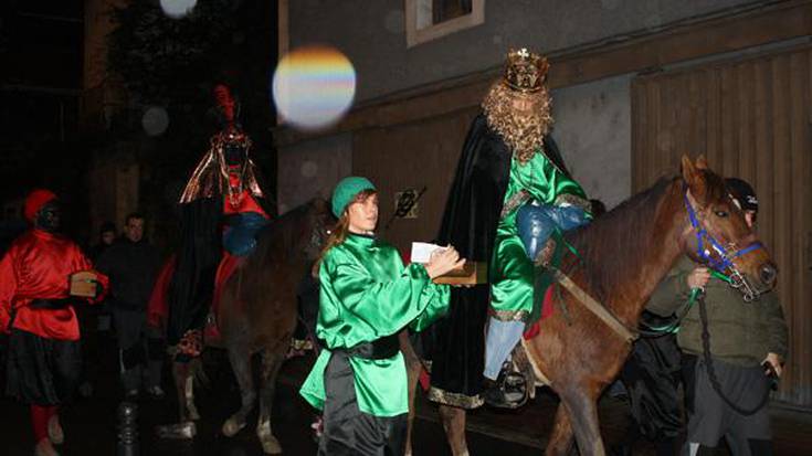 Erregeen kabalgata 19:00etan aterako da