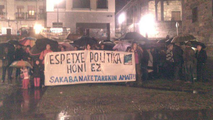 Jende asko batu da sakabanaketa politika amaitu dadila eskatzeko elkarretaratzean