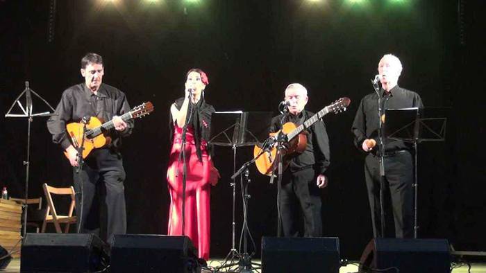 Voces y cuerdas domekako Vermouth Musikalean (Gaztelupe)