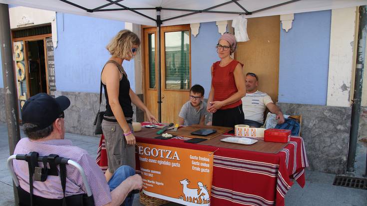 Hiru gazta mota eta txakolina dastatzeko aukera, martitzenean