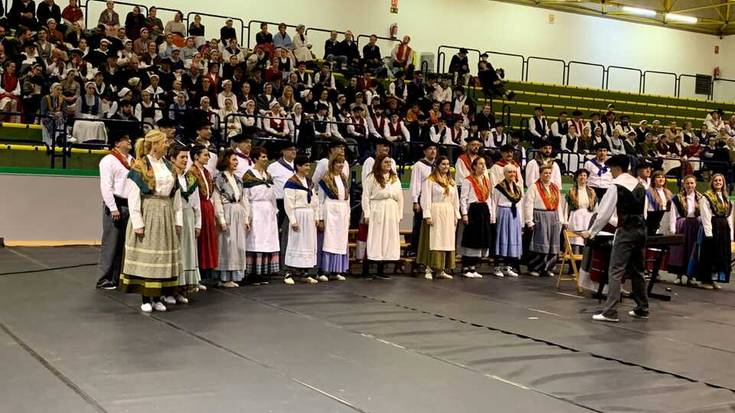 Ezoziko Ama Abesbatza bigarren!