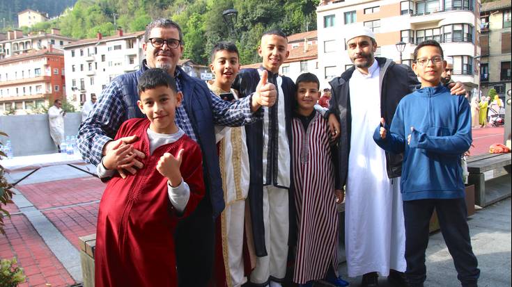 Soraluzetar guztiak gonbidatu dituzte Ramadanaren amaierako ospakizunera